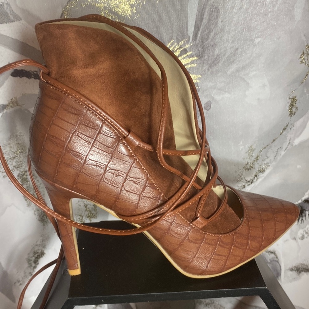 Women brown boot heel size 9